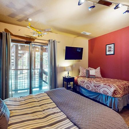 Tastefully-Updated, Classic Tahoe Family Home Truckee Kültér fotó