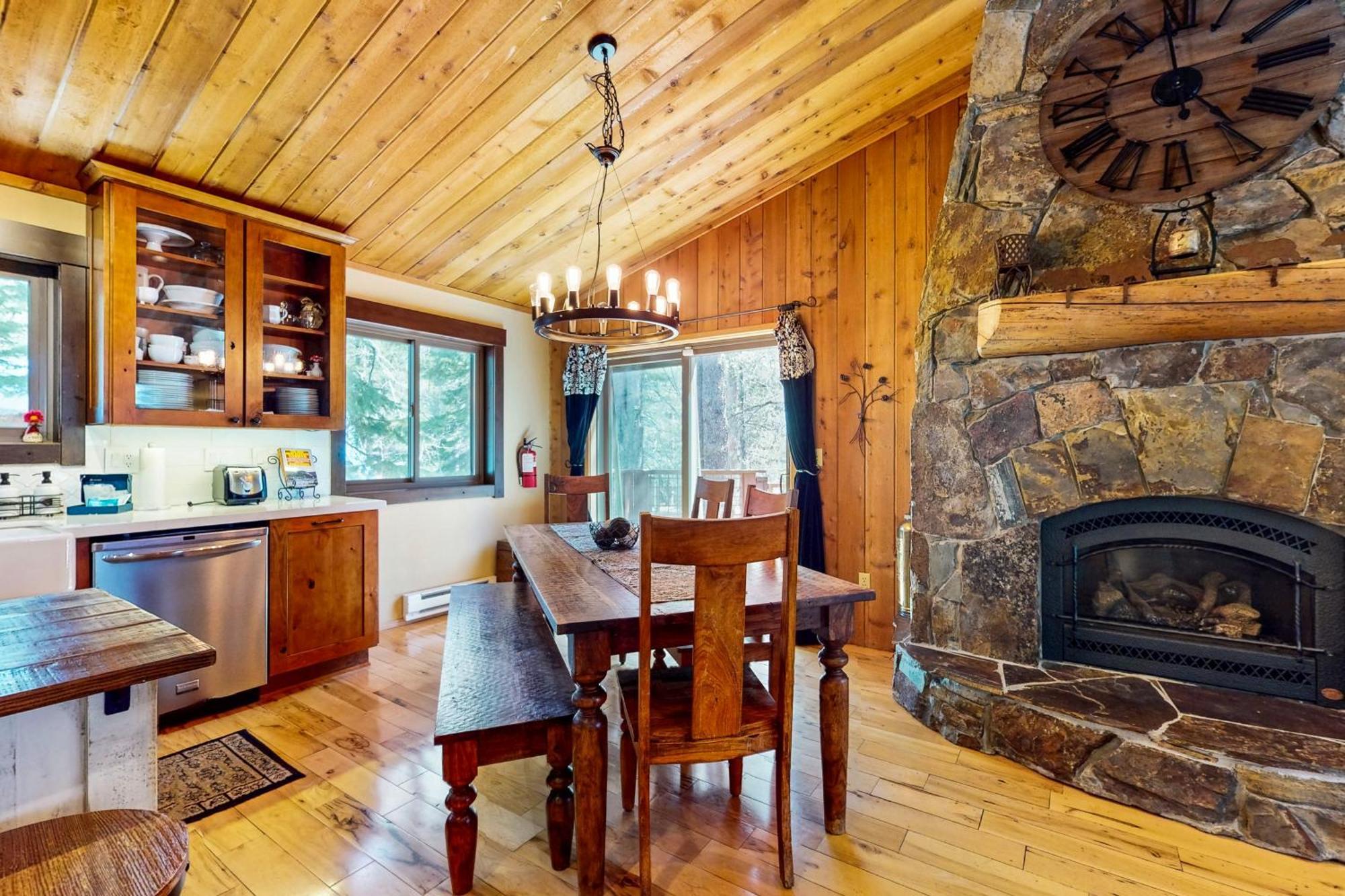 Tastefully-Updated, Classic Tahoe Family Home Truckee Kültér fotó