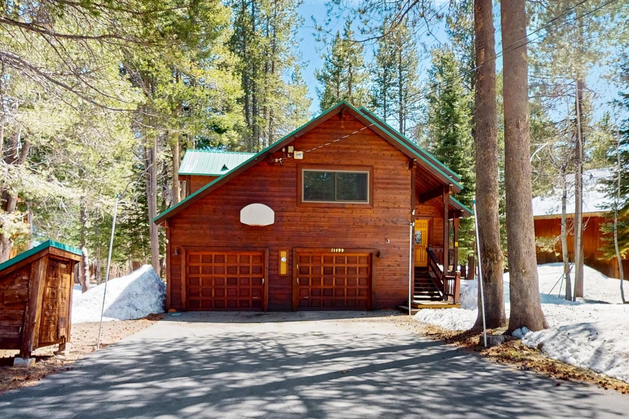 Tastefully-Updated, Classic Tahoe Family Home Truckee Kültér fotó