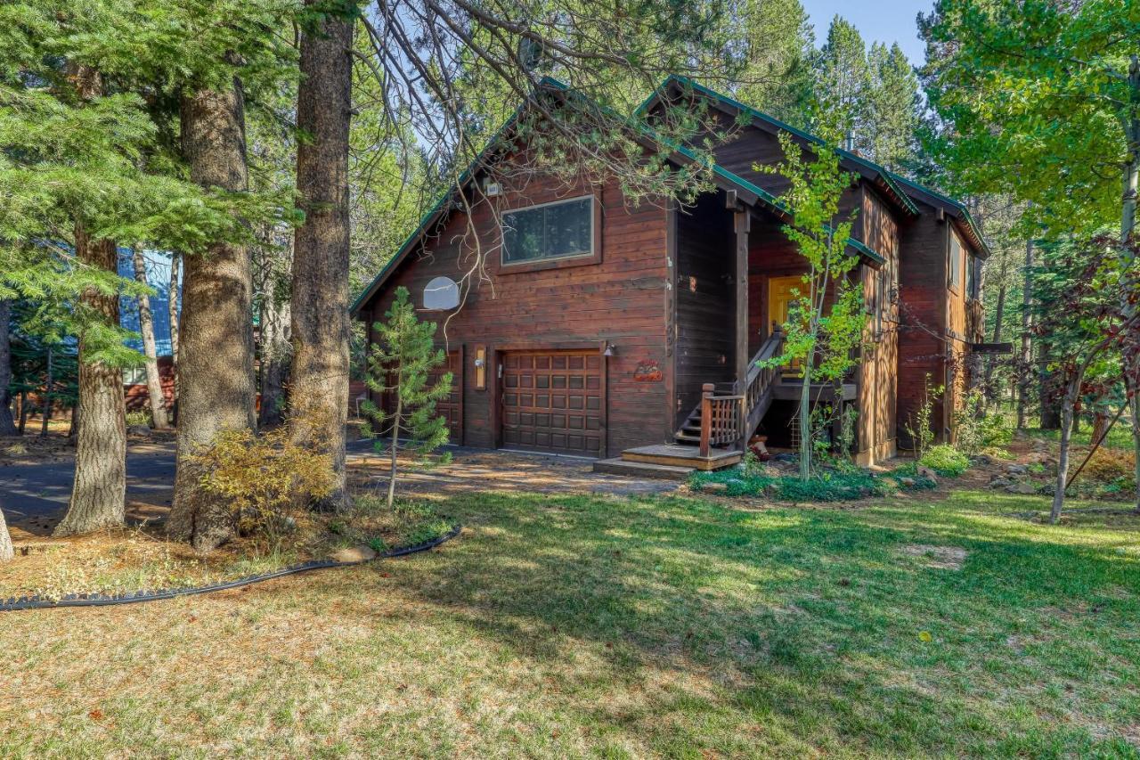 Tastefully-Updated, Classic Tahoe Family Home Truckee Kültér fotó